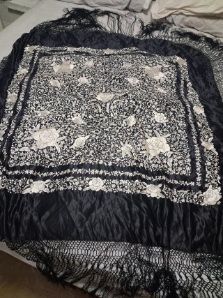 Mantón Manila Seda Negro Bordado Plata