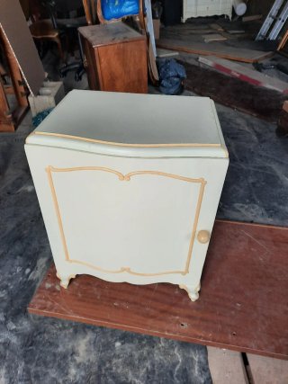 Cómoda y mesita de noche madera