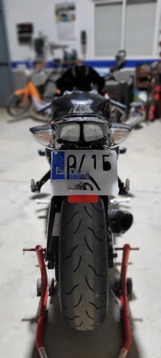 Suzuki GSXR 600 K7 Negra/Gris/rojo