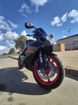 Suzuki GSXR 600 K7 Negra/Gris/rojo