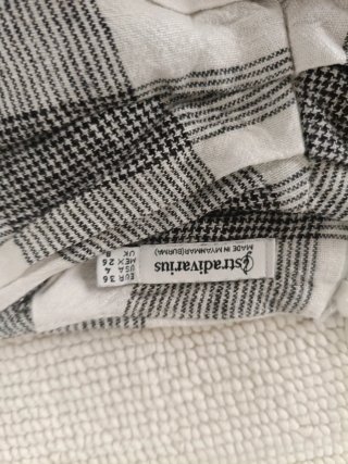 Falda Stradivarius cuadros blanco y negro