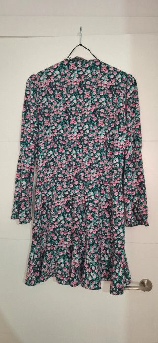 Vestido Zara floral verde y rosa