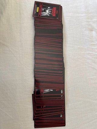 Colección de cartas de Stranger Things de Panini.