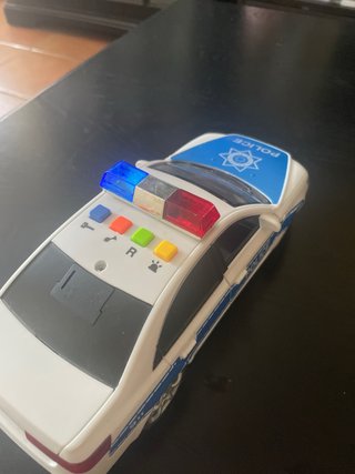 Coche de policía de juguete con luces y sonidos