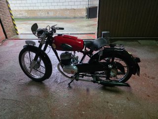 Montesa Brio 125 Clásica Roja y Negra