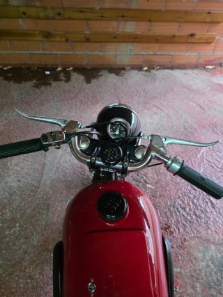 Montesa Brio 125 Clásica Roja y Negra