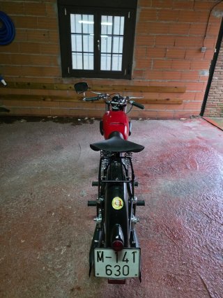 Montesa Brio 125 Clásica Roja y Negra