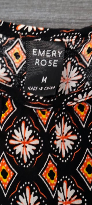 Mono estampado negro y rojo