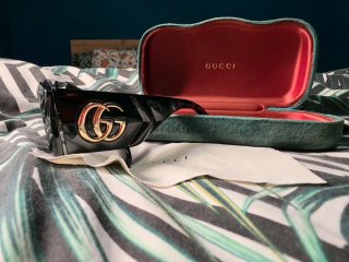 Gafas Gucci Negras y Doradas