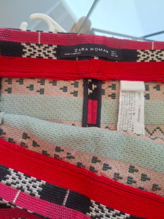 Falda étnica multicolor