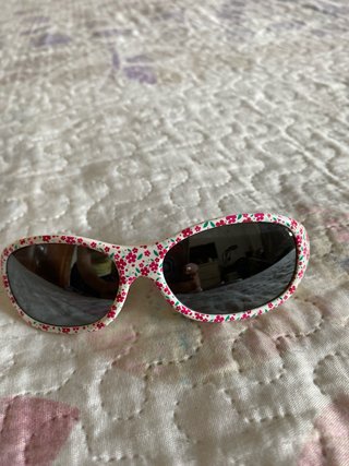 Gafas de sol infantiles Quechua seminuevas.