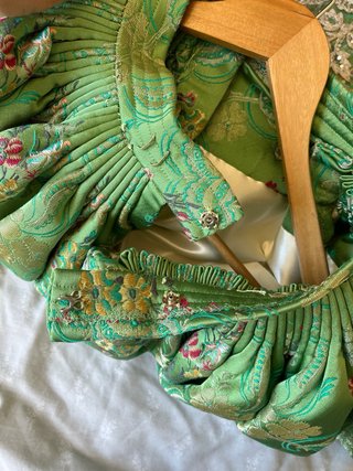 Traje de Fallera verde con manteletas plata