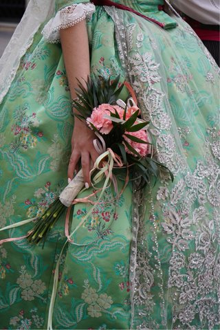 Traje de Fallera verde con manteletas plata