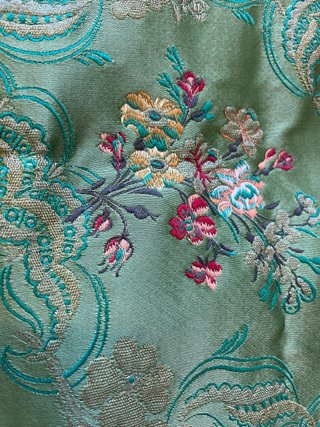 Traje de Fallera verde con manteletas plata