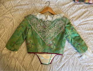 Traje de Fallera verde con manteletas plata