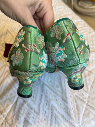 Traje de Fallera verde con manteletas plata