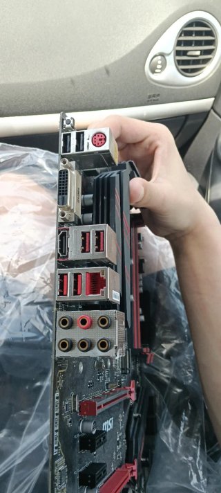 MSI B450 Gaming Plus completa TODOS LOS ACCESORIO