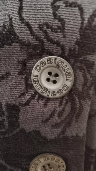 Abrigo Desigual floral negro