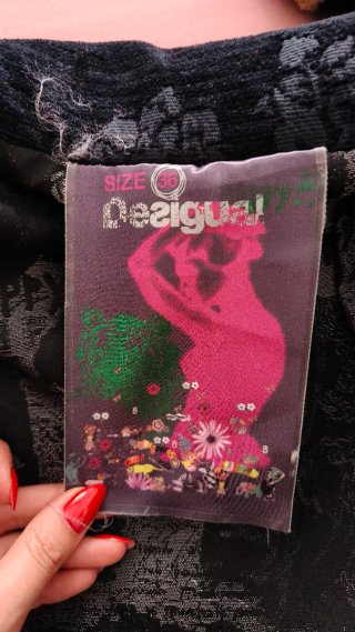 Abrigo Desigual floral negro