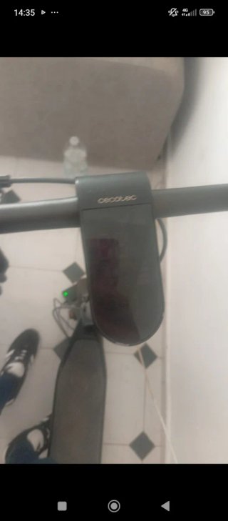 Patinete eléctrico con cargador