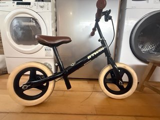 Bicicleta de equilibrio Btwin negra