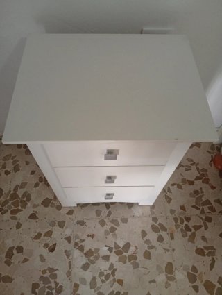 Cabecero de cama y mesitas de noche