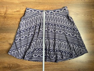 Falda skater étnica estampada.