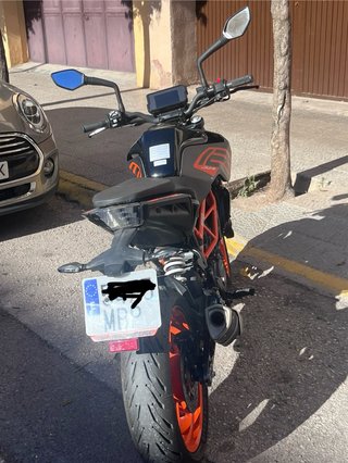 KTM Duke 125 Negra y Naranja