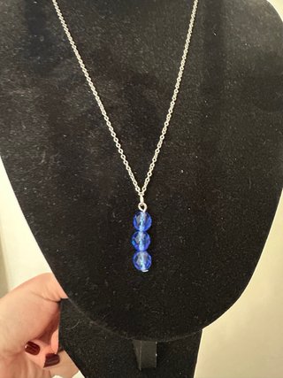 Collana con cristalli blu e acciaio