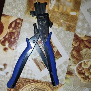 Herramienta Prensadora Azul
