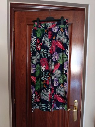 Pantalones anchos fluidos estampados