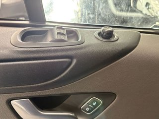 Ford Transit Custom VAN 2.0 TDCI 96KW 300 L1 TREND LUCES LED EN COMPARTIMENTO DE CARGA^KIT PROTECCIÓN DE CARGA (PAREDES Y SUELO)^PAQUETE VISIÓN TREND^