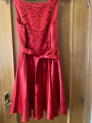 Vestido fiesta rojo con cinturón