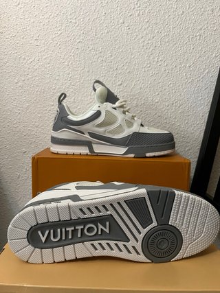Zapatillas Louis Vuitton grises y blancas