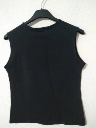 Camiseta Pedro del Hierro negra con pedrería