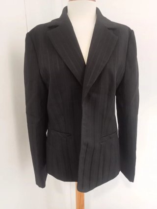 Traje de chaqueta y pantalón negro mujer