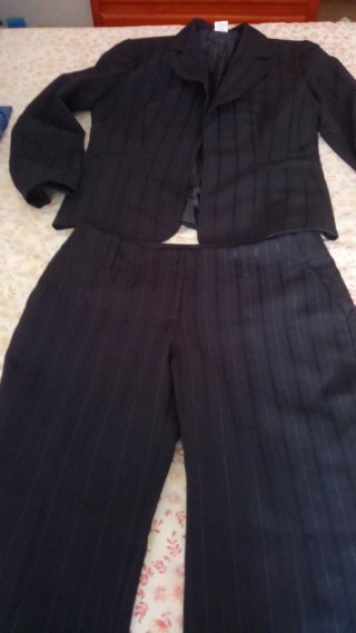 Traje de chaqueta y pantalón negro mujer