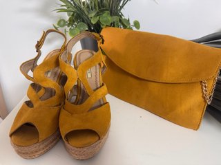 Sandalias y bolso amarillo a juego color camel