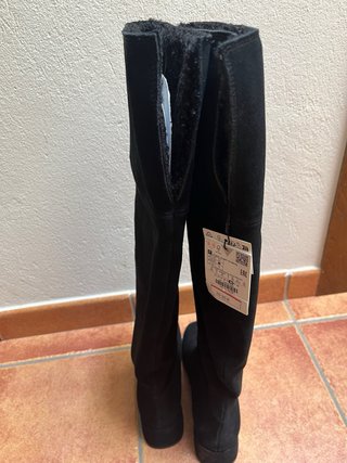Botas altas piel serraje Zara