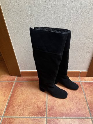 Botas altas piel serraje Zara