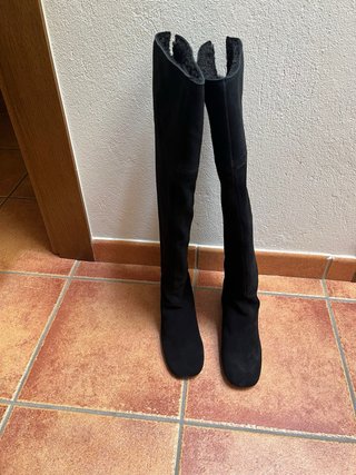 Botas altas piel serraje Zara