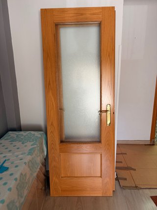 Puerta madera con cristal