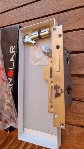 Cerradura TecnoLar con bombín