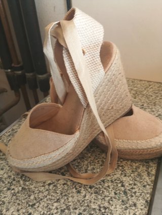 Cuñas esparto beige atadas