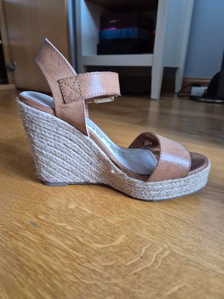 Sandalias cuña Xti marrones talla 37