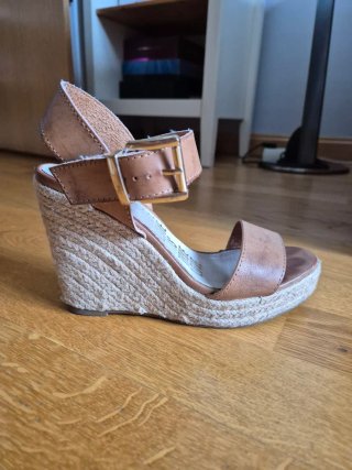 Sandalias cuña Xti marrones talla 37