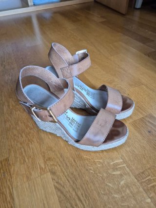 Sandalias cuña Xti marrones talla 37
