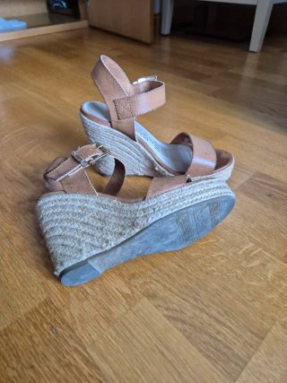 Sandalias cuña Xti marrones talla 37