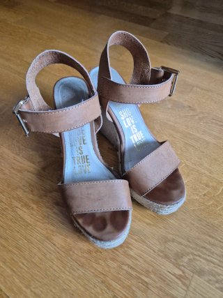Sandalias cuña Xti marrones talla 37