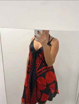 Vestido estampado negro y rojo